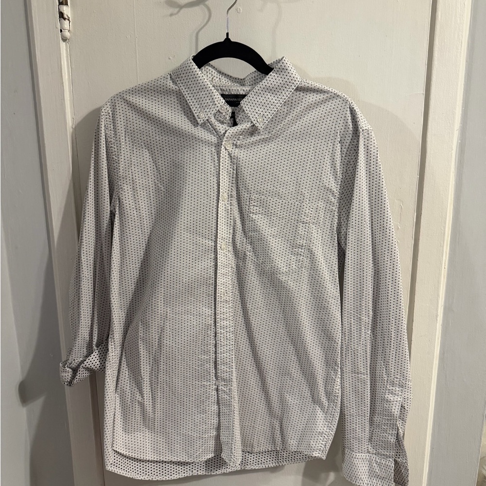 Banana Republic Men's White and Black Polka Dot Patterned Shirt Medium